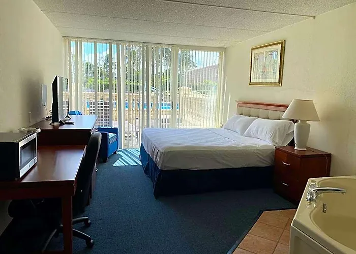 Hotels near Union Institute