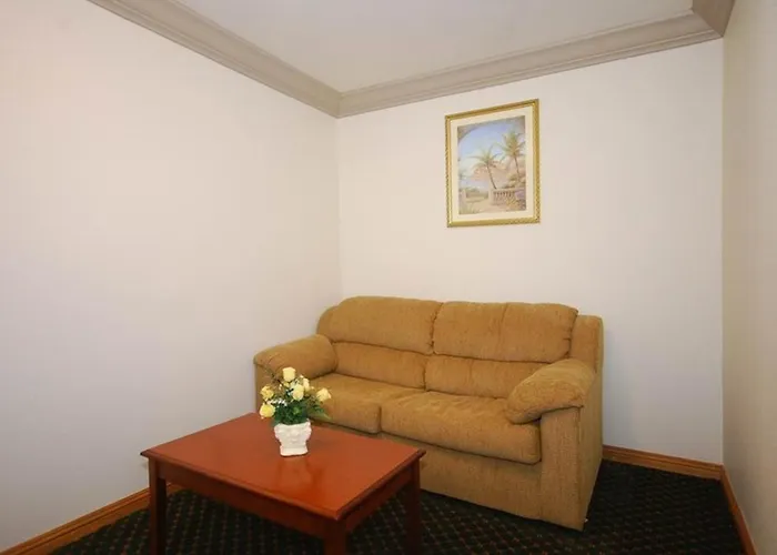 Hotels near Cloverdale Historical Society