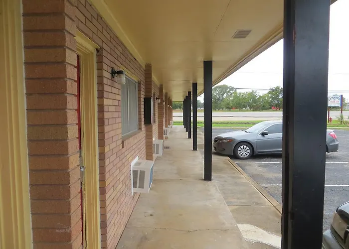 Hotels near LA Grange Chamber of Commerce