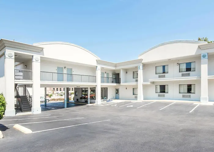 Hotels near Artist Gus de Los Rios