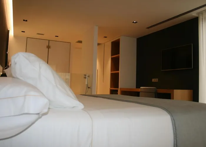 Hotels near Asociacion de Mulleres de Familias Rurais Lar Santa Ana