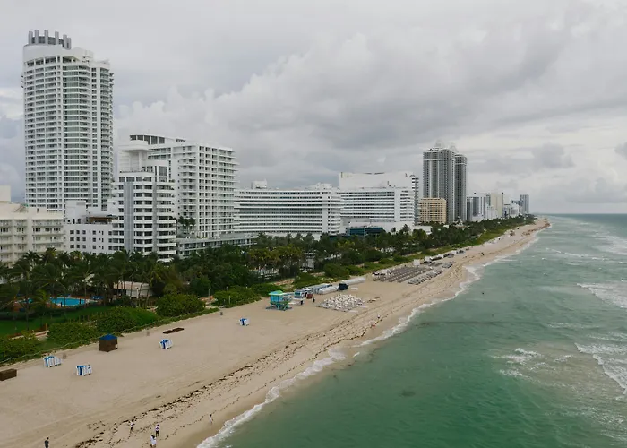 Hotels near Miami Art Museum