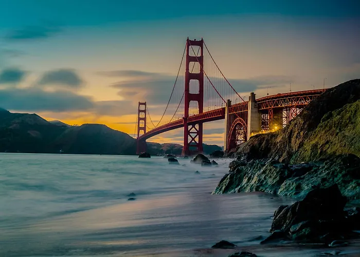 Hotels near New College of California